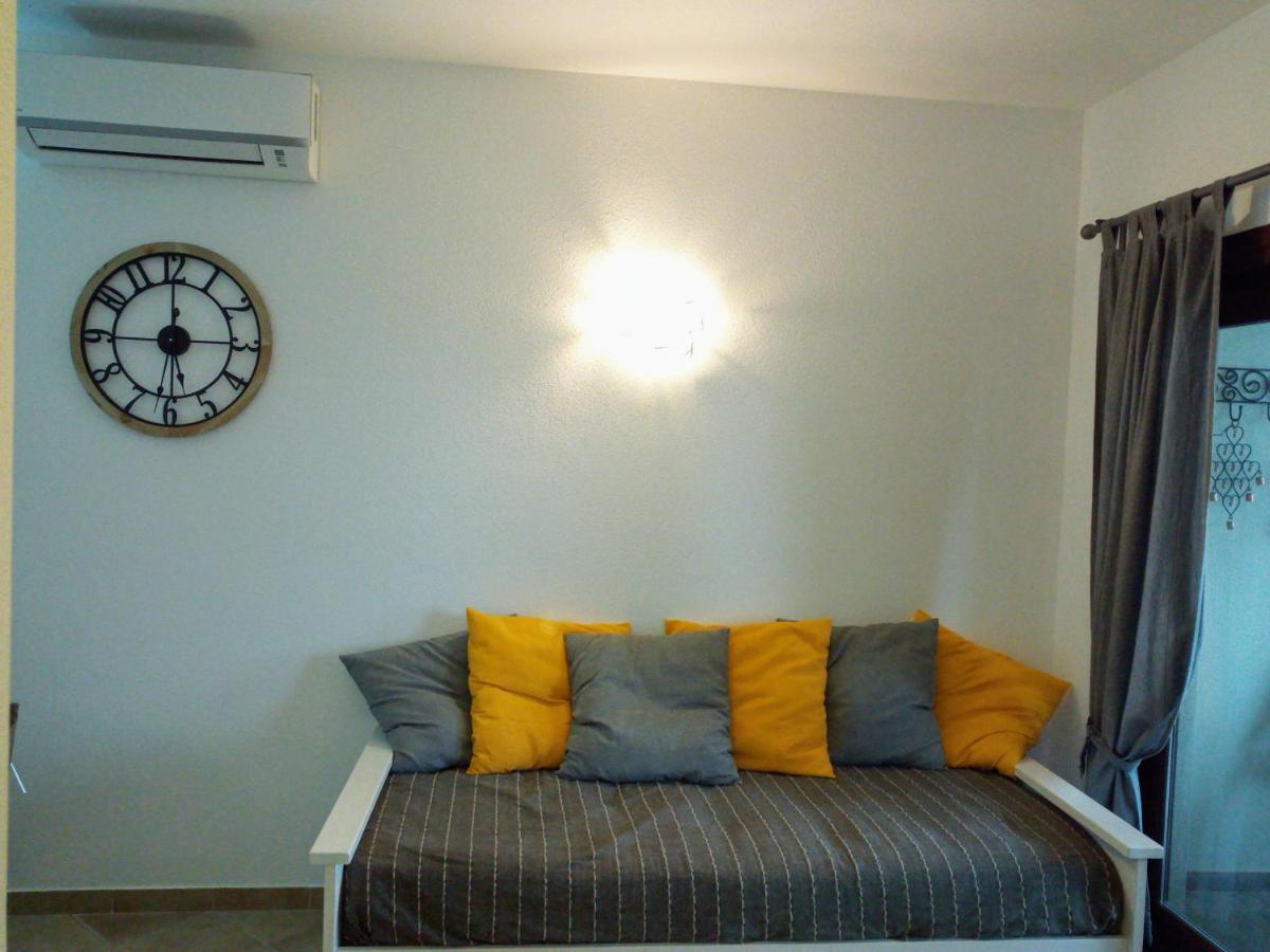 Superbe Appartement Dans Petite Residence . Badesi Bagian luar foto
