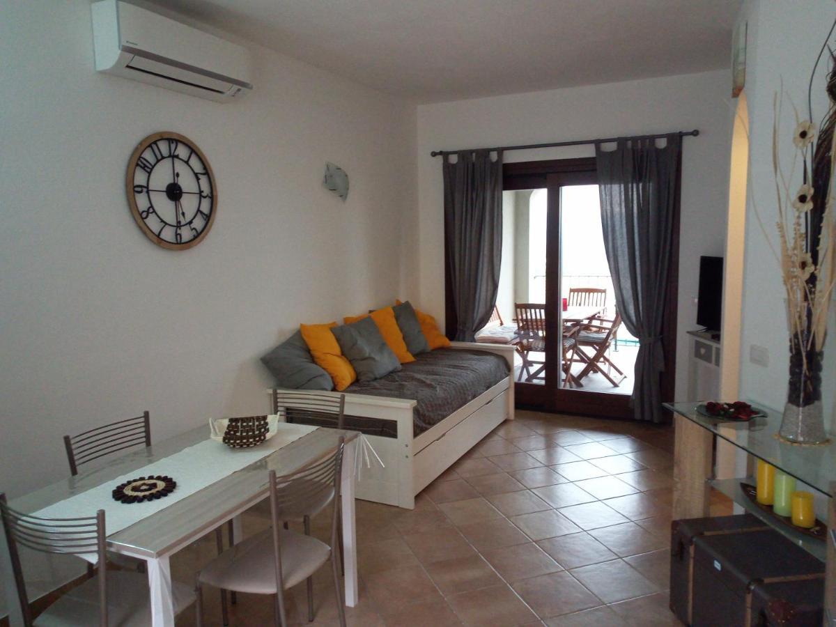 Superbe Appartement Dans Petite Residence . Badesi Bagian luar foto