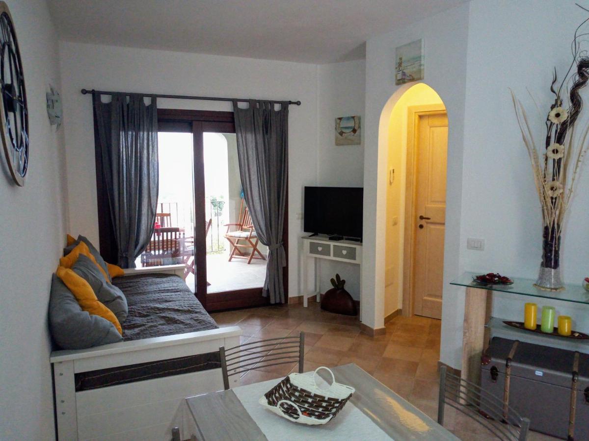 Superbe Appartement Dans Petite Residence . Badesi Bagian luar foto